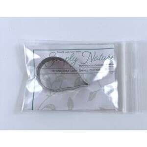 Simply Nature Hydrangea Leaf Small Cutter – Sugar Flower Cake Decorating Tool